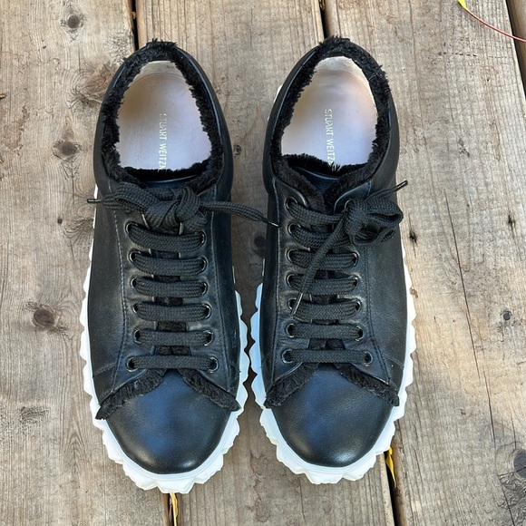Stuart Weitzman Fringe Cover Story sneakers in black & white - Picture 3 of 12